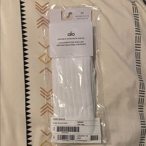 ALO Yoga White Unisex Scrunch Socks